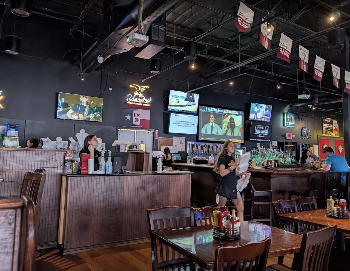 Tailgators Pub & Grill Magnolia photo 4