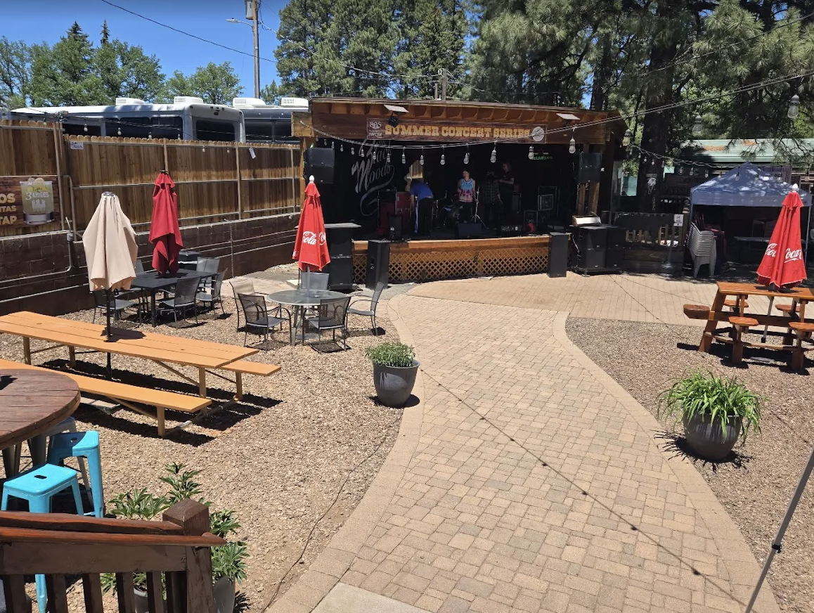 The Lions Den Bar & Grill photo 5