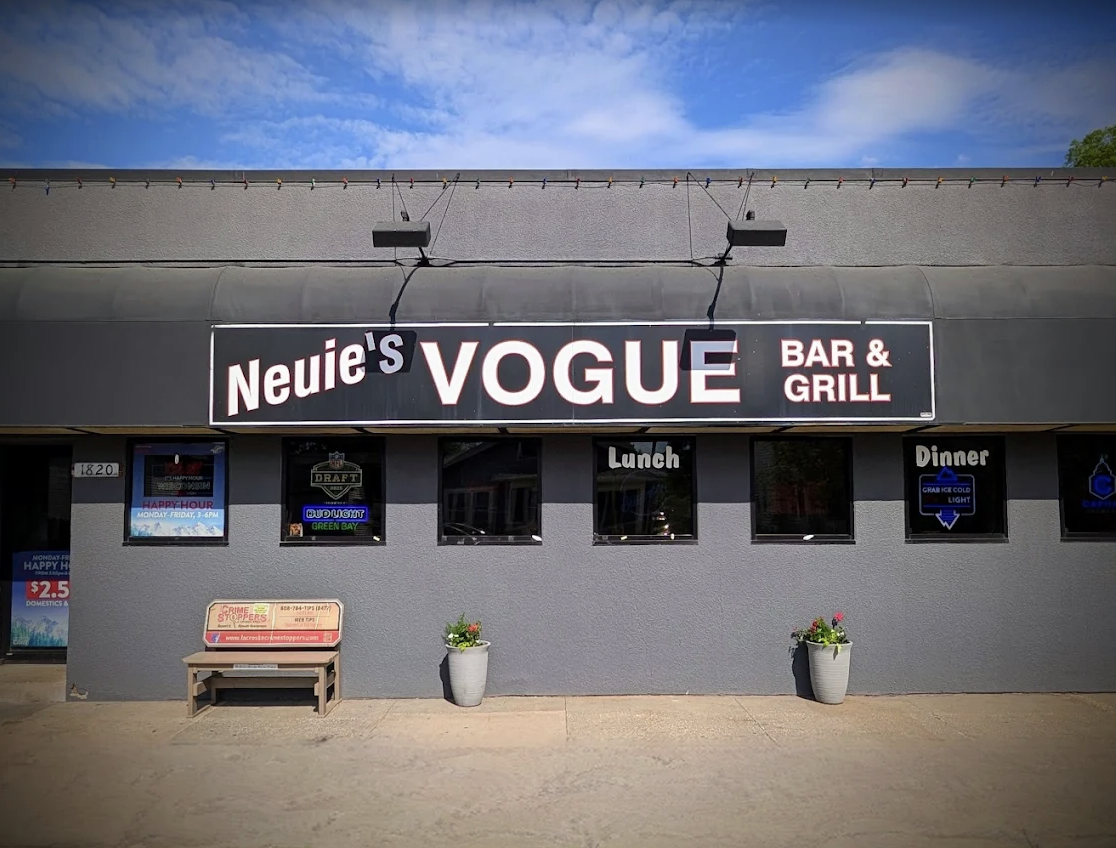 Neuie's Vogue Bar and Grill photo 4