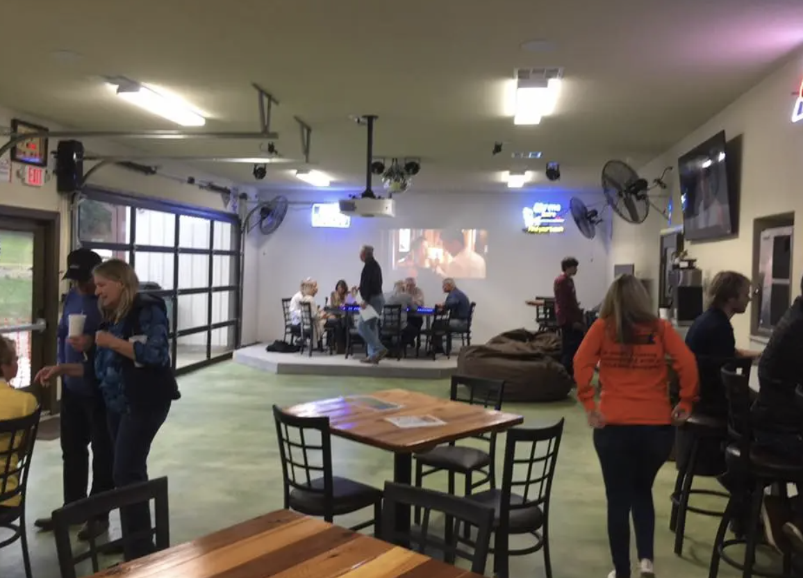 Point Venture Golf Club Caddie Shack Sports Bar photo 3
