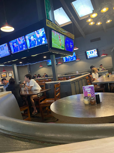 Oggi's Sports Brewhouse Pizza Encinitas