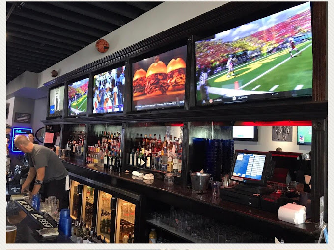 Harry's Sports Bar & Grill photo 3