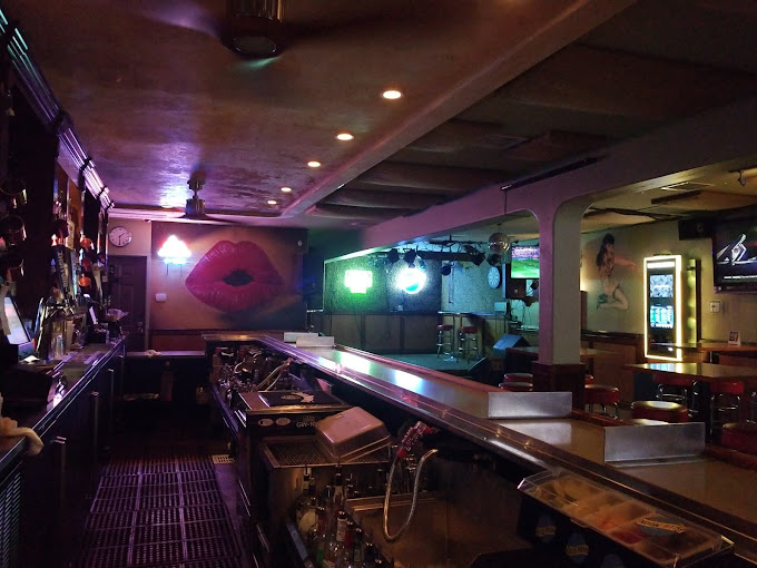Manny's Cocktail Lounge photo 2