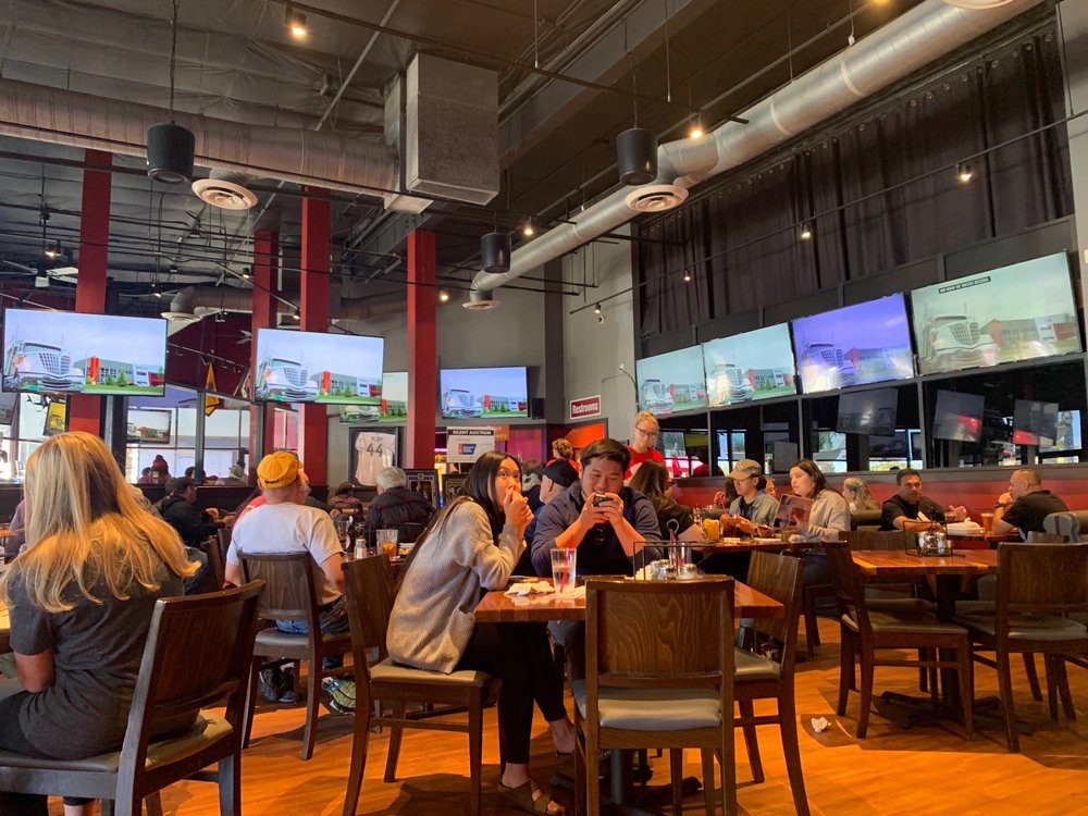 Oggi's Sports Brewhouse Pizza Mission Valley