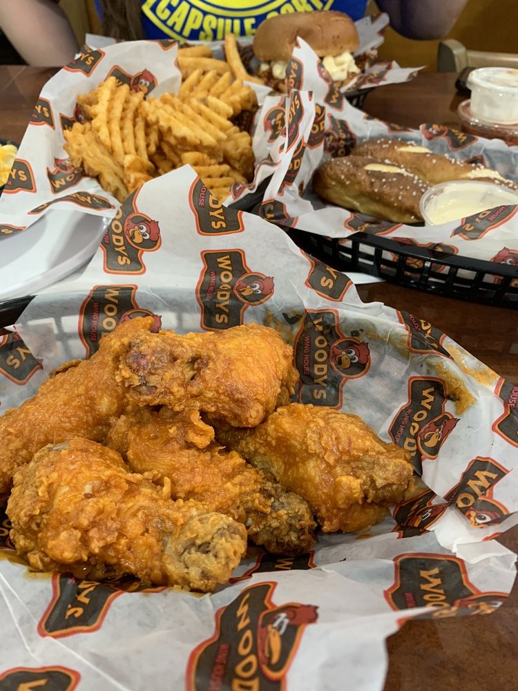 WOODY'S WING HOUSE - HILLIARD photo 3