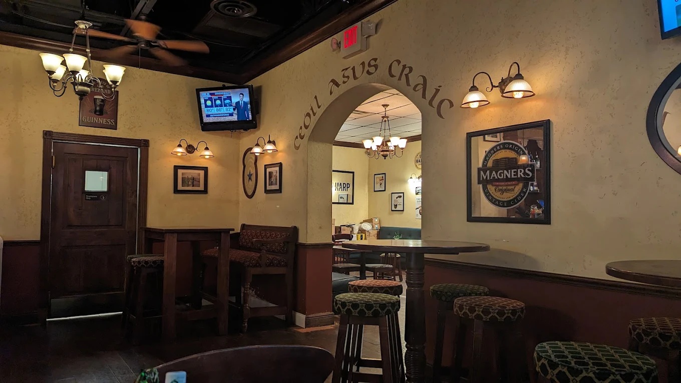 Wolfhound Irish Pub photo 3