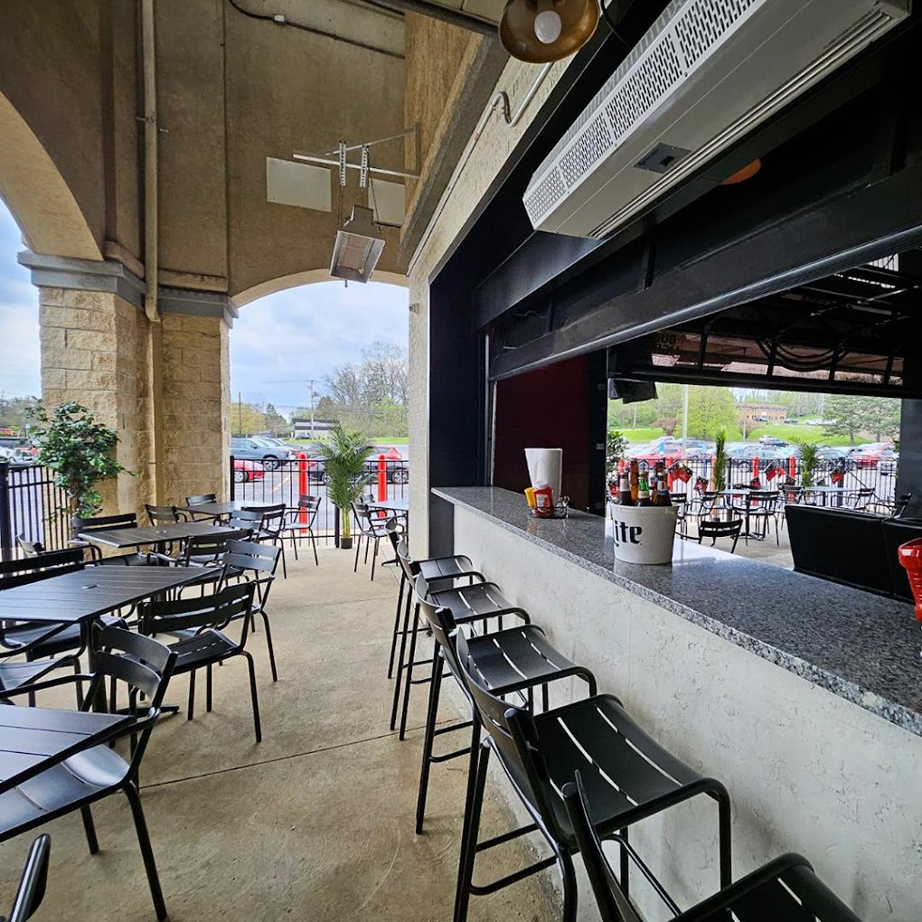 Hotshots Sports Bar and Grill Cleveland photo 3
