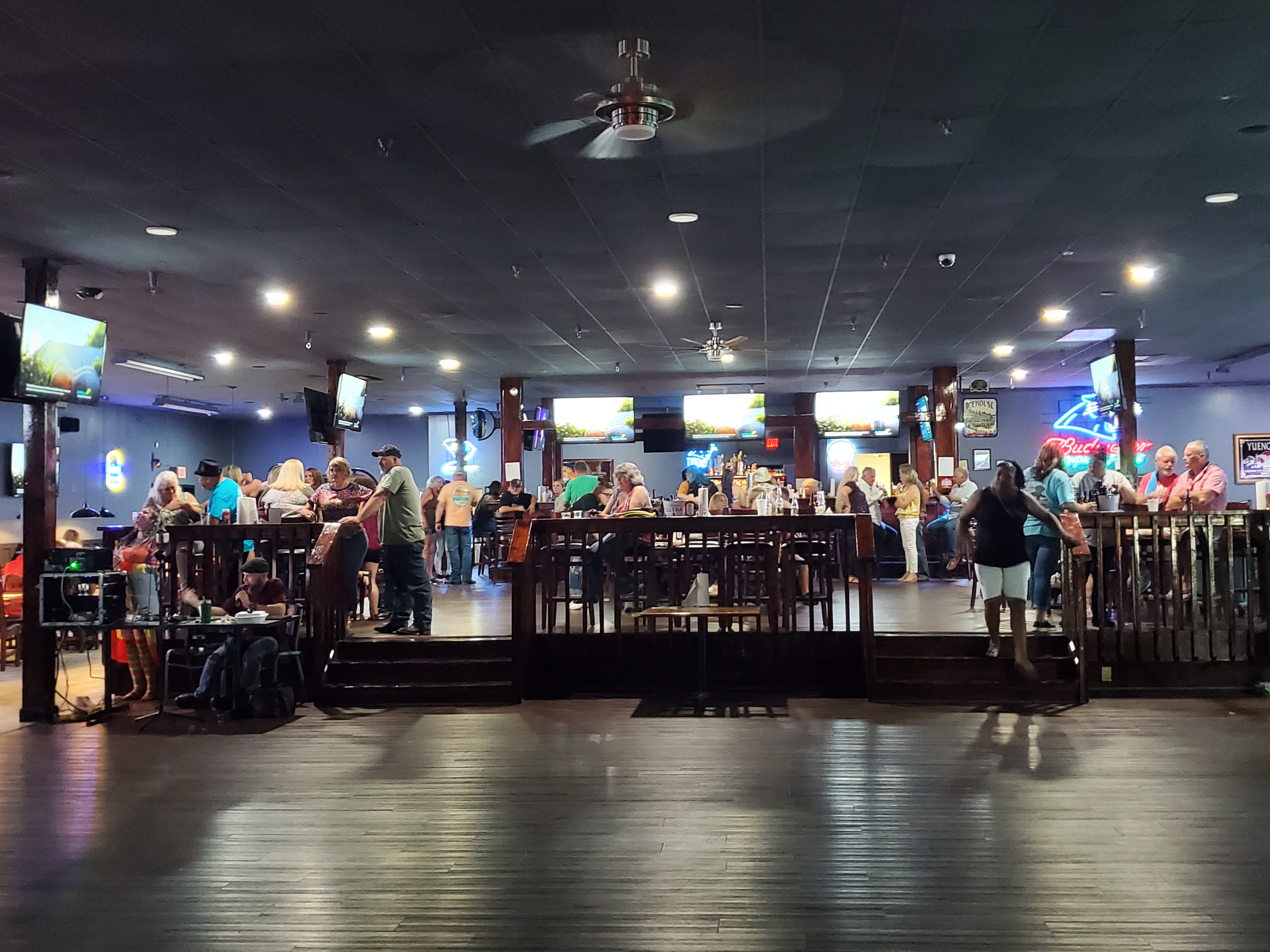 Wingz Sports Pub