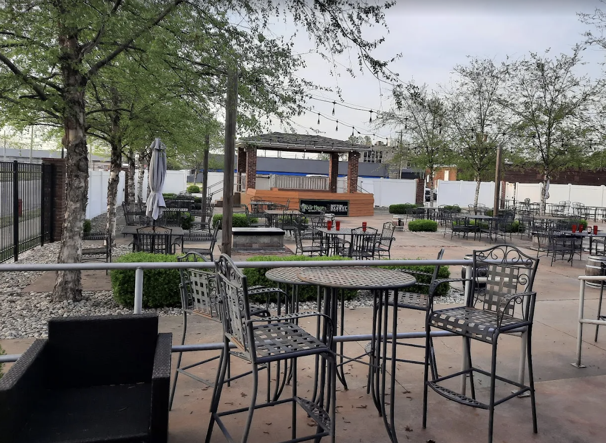 Pour Haus Brewery & Restaurant photo 4