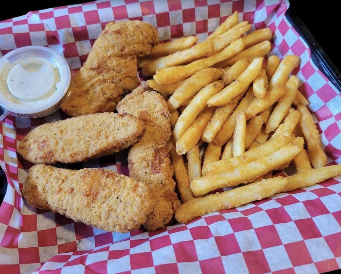 Misfits Bar & Grill photo 6