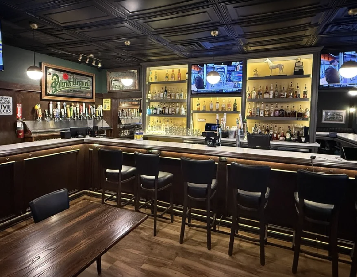 Ron's Pub photo 4