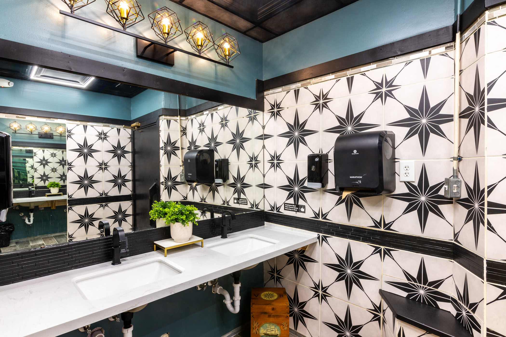 Mavericks Hangar Bar & Grill photo 3