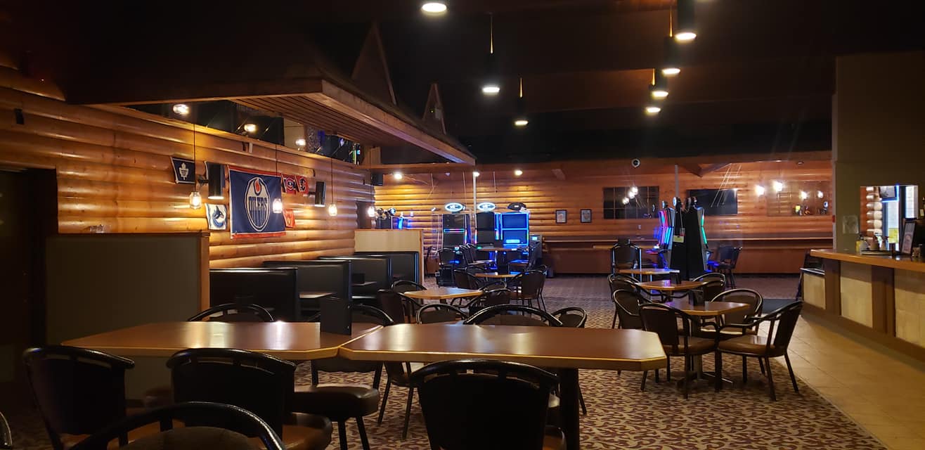 Super 8  Trappers Pub photo 2