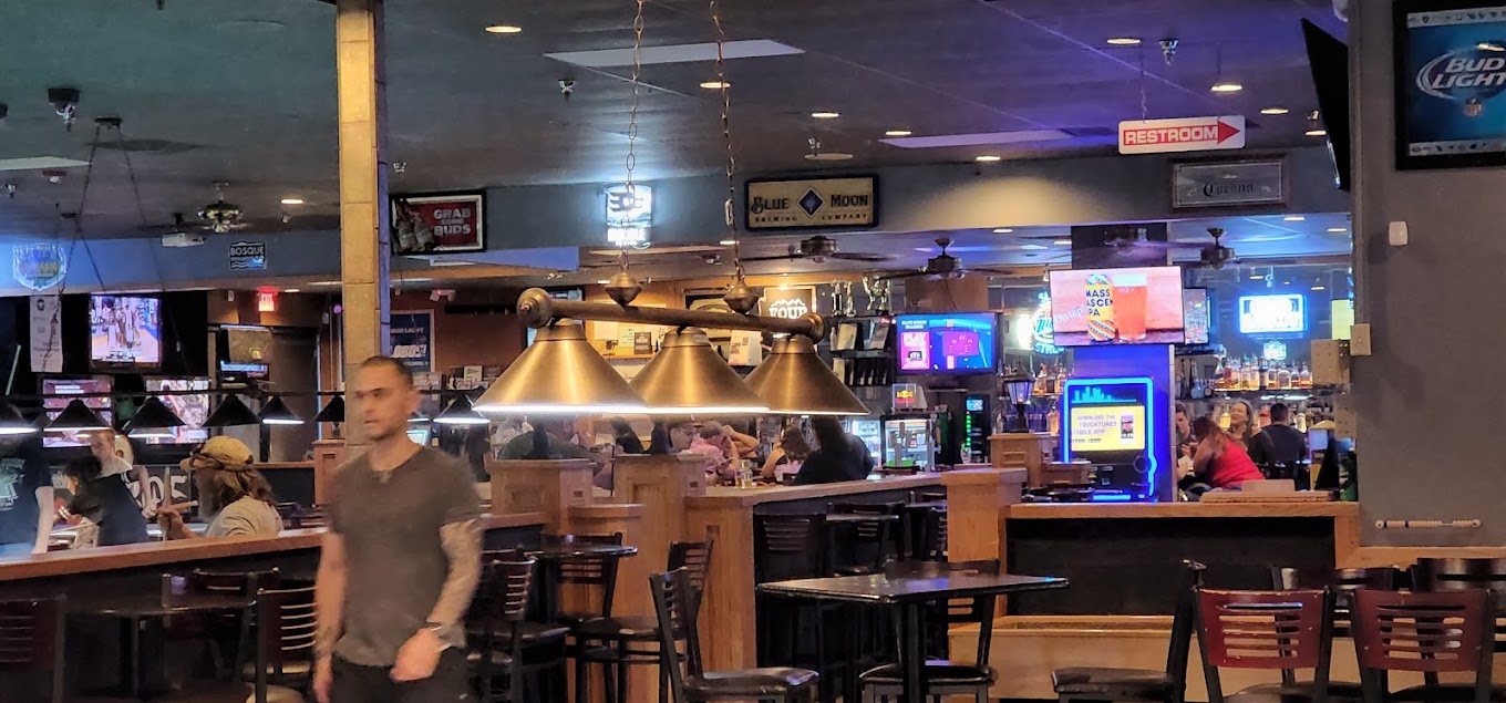 Slate Street Billiards Sports Bar and Grill photo 2